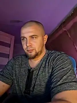 Foxyshaved on StripChat