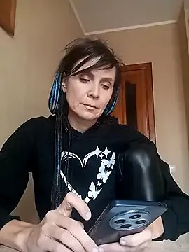 Francenia_lolis on StripChat