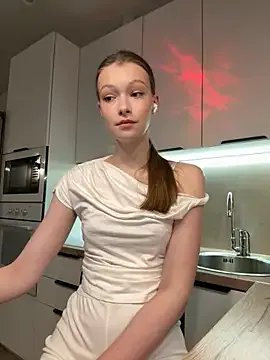 FriendlyFire_18 on StripChat