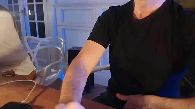 friendswithben33 on StripChat