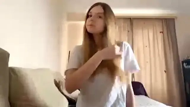 FruityXo — deep sucking fingers