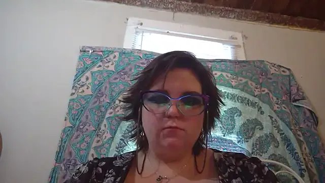 g0lden_are0las89 on StripChat