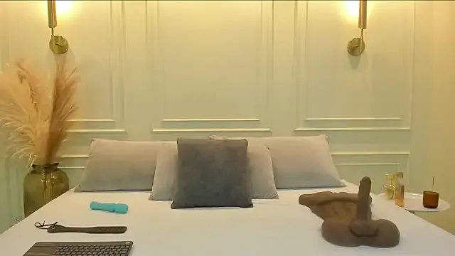 gabysanta_ — SEXY NAKED + OIL BOOBS