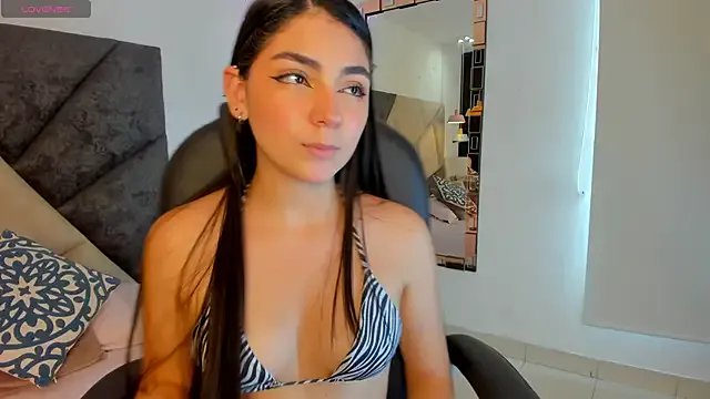 StripChat GiaCapriani is Freechat GiaCapriani — SEXY DANCE NAKED