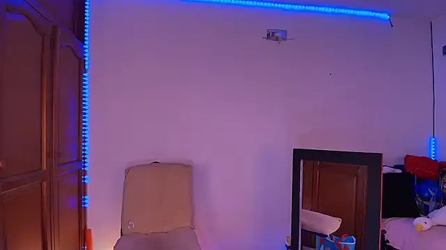 Giantonelawow on StripChat