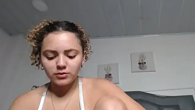 Giia_Monroe on StripChat