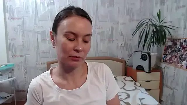 GinaQSoul on StripChat