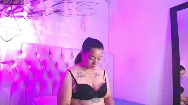 Freechat ginebraass on StripChat