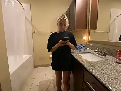 Freechat girlfriendmissy on StripChat