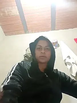 Giselabrunette25 on StripChat