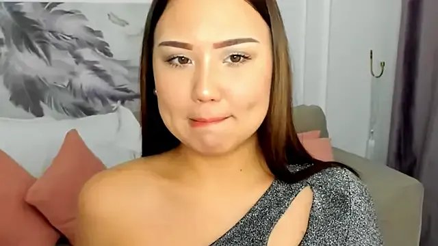 GlowMe — dancing to energetic music