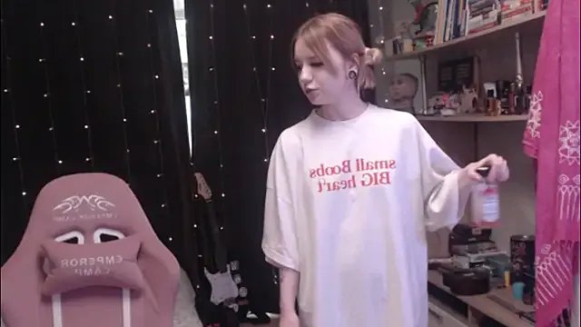 Freechat godlikegirlyy on StripChat