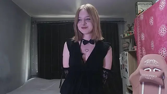 Freechat godlikegirlyy on StripChat