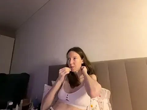 GoldenSexySky on StripChat