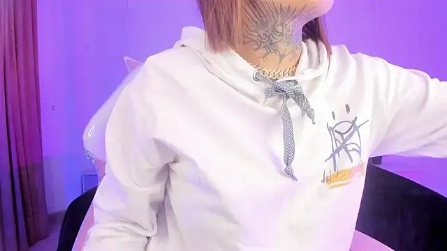 Gyal_8_ on StripChat