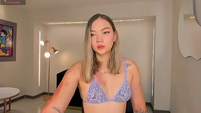 HaleyGreen1 — Play Boobs