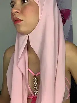 hanaa_18 on StripChat