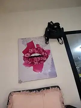 hanaa_18 on StripChat