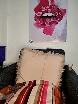 hanaa_18 on StripChat