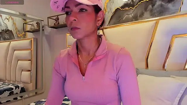 HannaPetit on StripChat