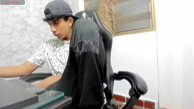 hares_mds on StripChat