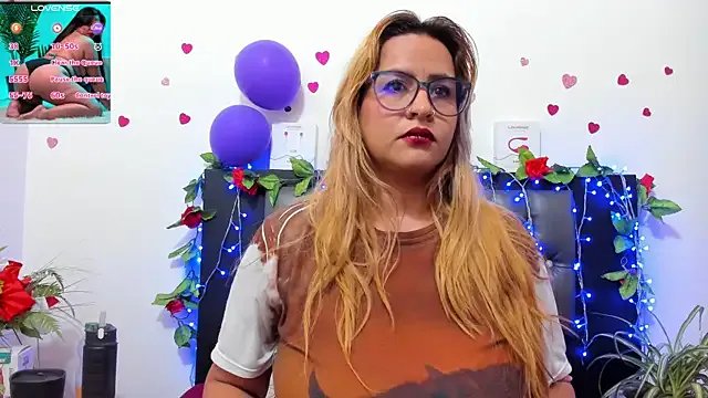 hazel_34 on StripChat