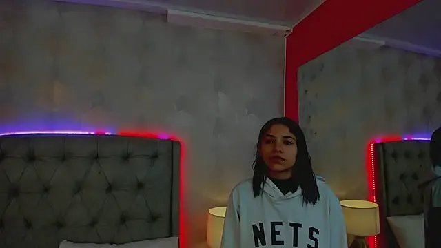 HazelMoret on StripChat