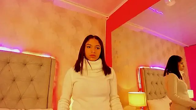 HazelMoret on StripChat