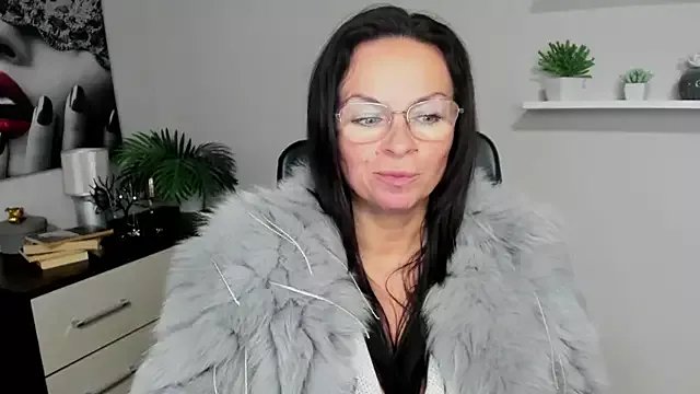 HelenLuxx on StripChat