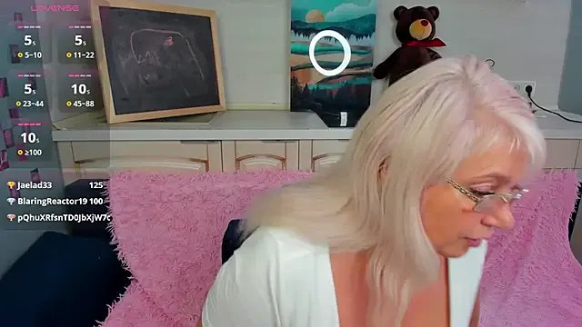 Hella_Fabel on StripChat