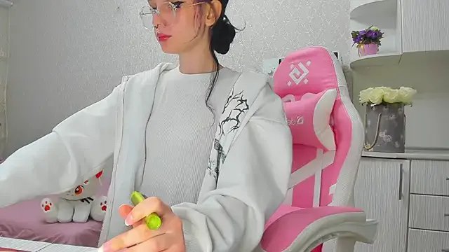 Freechat Hi_Kitti on StripChat