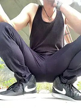 Hideen-real-face on StripChat