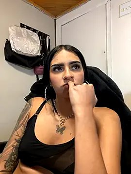 Hilary_pinkk on StripChat