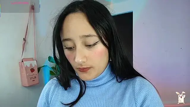 Hinata_21_ on StripChat