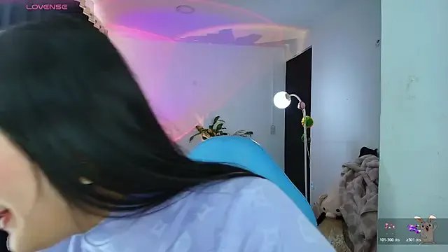 Hinata_21_ on StripChat