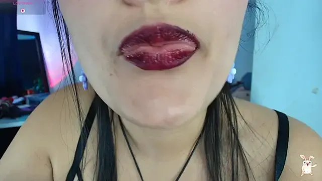 Hinata_21_ on StripChat