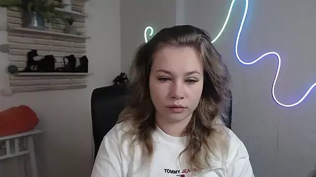 holly_xglam on StripChat