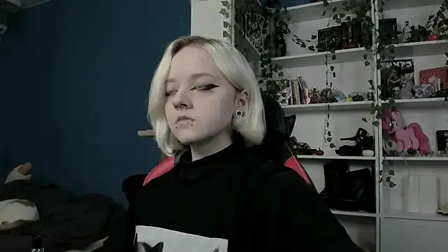 Holy_Mistress_S on StripChat