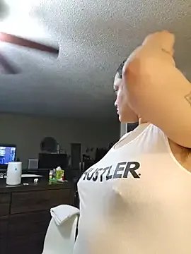 honeeyyy_pot on StripChat