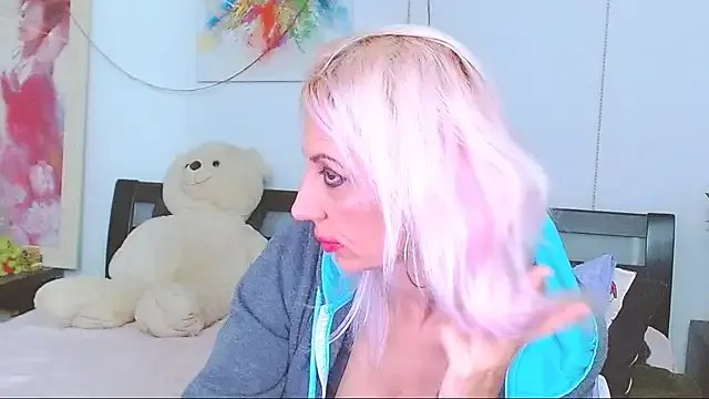 HoneyLara on StripChat