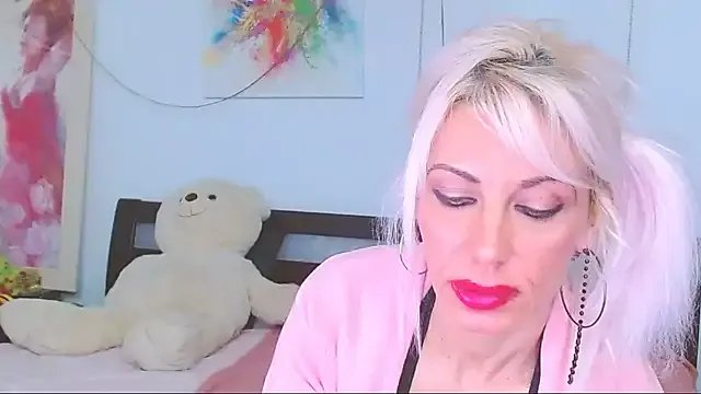 HoneyLara on StripChat