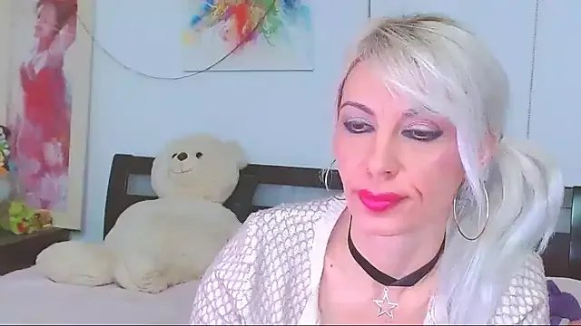 HoneyLara on StripChat