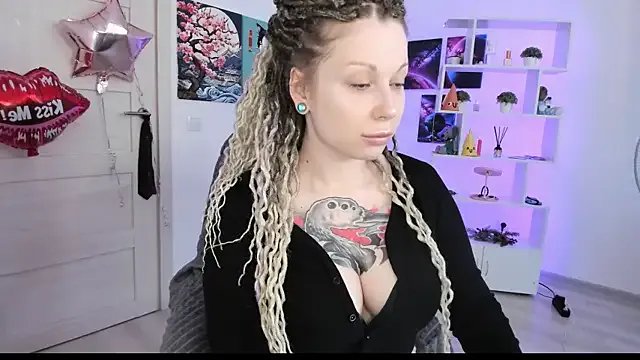 HoneySallyMoore on StripChat