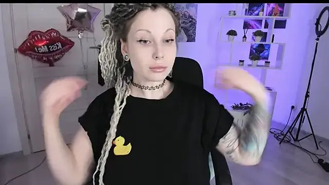 HoneySallyMoore on StripChat