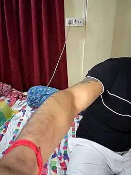 Hotbhabi305 on StripChat