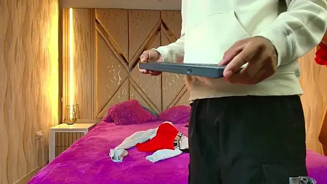 Hotcouple_222 on StripChat