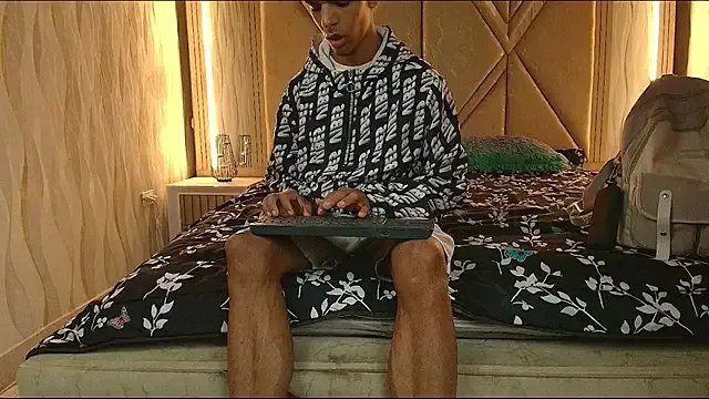 Hotcouple_222 on StripChat