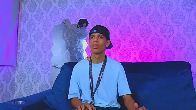 Hotcouple_222 on StripChat