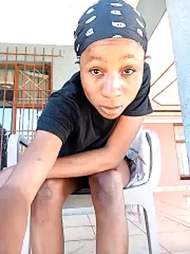 HotPetite_25 on StripChat