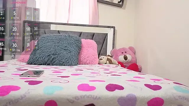 Freechat Hotsamantamature on StripChat